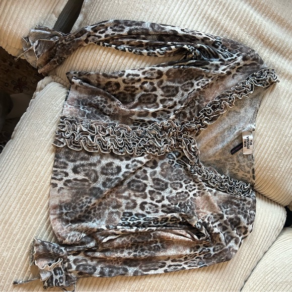 Leopard Print Ruffle Blouse - Picture 2 of 3